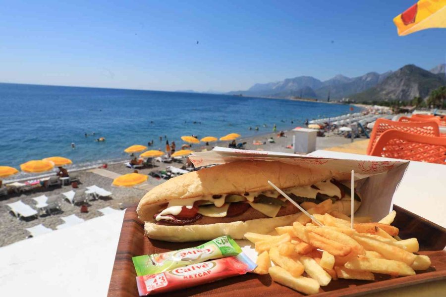 Büyükşehir’den Konyaaltı Sahili’ne Yeni Bir Sosyal Tesis