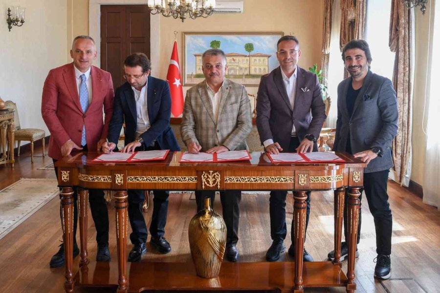 Öğrenci Yurtlarına Hayırseverlerden Basketbol-voleybol Sahası İle Tenis Kortu