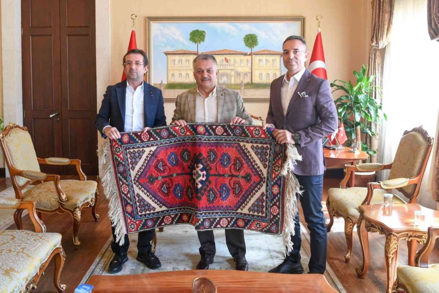 Öğrenci Yurtlarına Hayırseverlerden Basketbol-voleybol Sahası İle Tenis Kortu