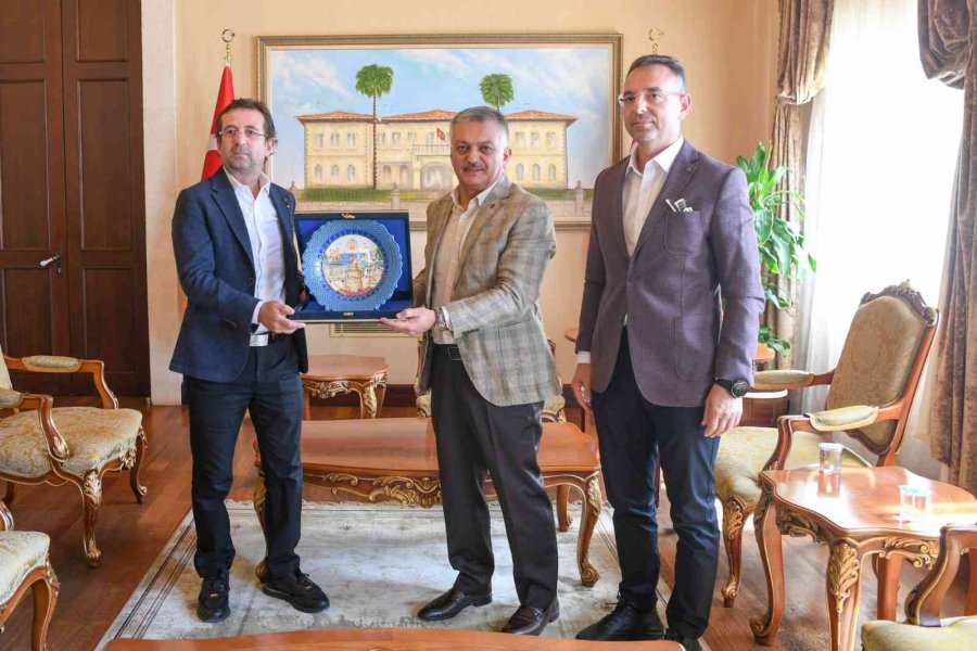 Öğrenci Yurtlarına Hayırseverlerden Basketbol-voleybol Sahası İle Tenis Kortu