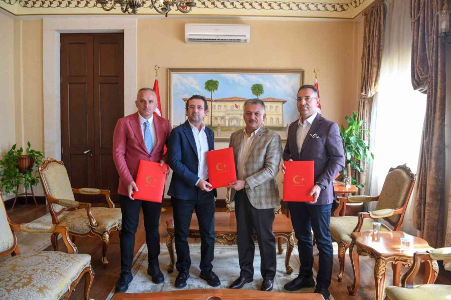 Öğrenci Yurtlarına Hayırseverlerden Basketbol-voleybol Sahası İle Tenis Kortu