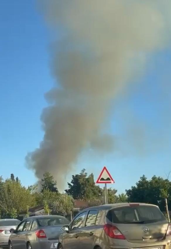 Antalya’da Plaja Yakın Bölgede Çıkan Yangın Korkuttu