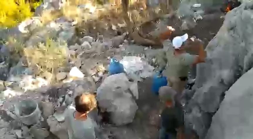 Çay Demleyerek Kazı Yapmışlar