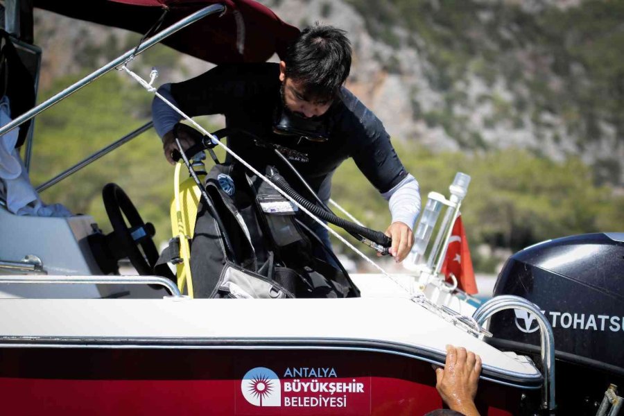 Caretta Carettalara Ölüm Saçan Hayalet Ağlar, Sualtı Robotuyla Temizleniyor