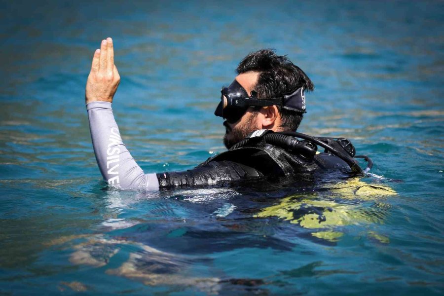 Caretta Carettalara Ölüm Saçan Hayalet Ağlar, Sualtı Robotuyla Temizleniyor