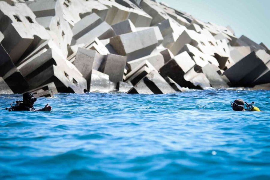 Caretta Carettalara Ölüm Saçan Hayalet Ağlar, Sualtı Robotuyla Temizleniyor