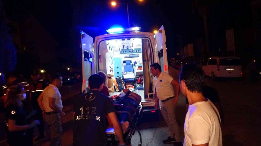 Antalya’da Devrilerek Sürüklenen Motosikletin Sürücüsü Yaralandı