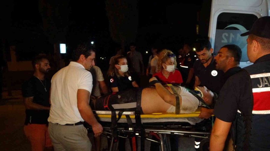 Antalya’da Devrilerek Sürüklenen Motosikletin Sürücüsü Yaralandı