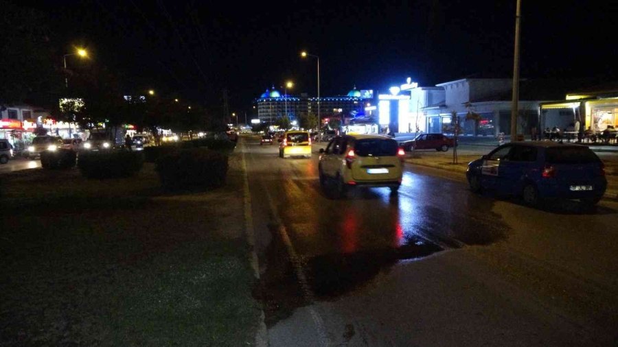 Yoldaki Su Kaza Yaptırdı