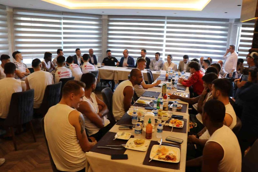 Nazmi Reisoğlu Futbol Akademisi Açıldı