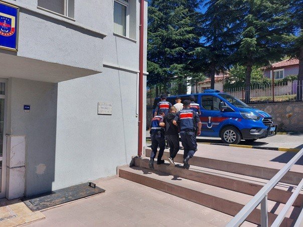 Otomobil Hırsızlığı Yapan 1 Kişi Tutuklandı