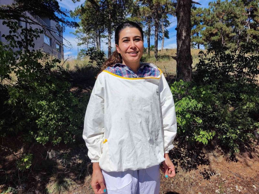 Ziraat Öğrencilerinin Uygulamalı Eğitim Aldığı Kovanlarda Verim Bu Yıl 300 Kiloyu Aşacak