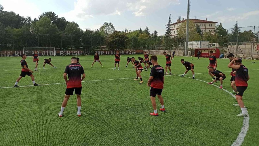 Yasağını Kaldıran Eskişehirspor’dan Altyapıya 320 Futbolcu