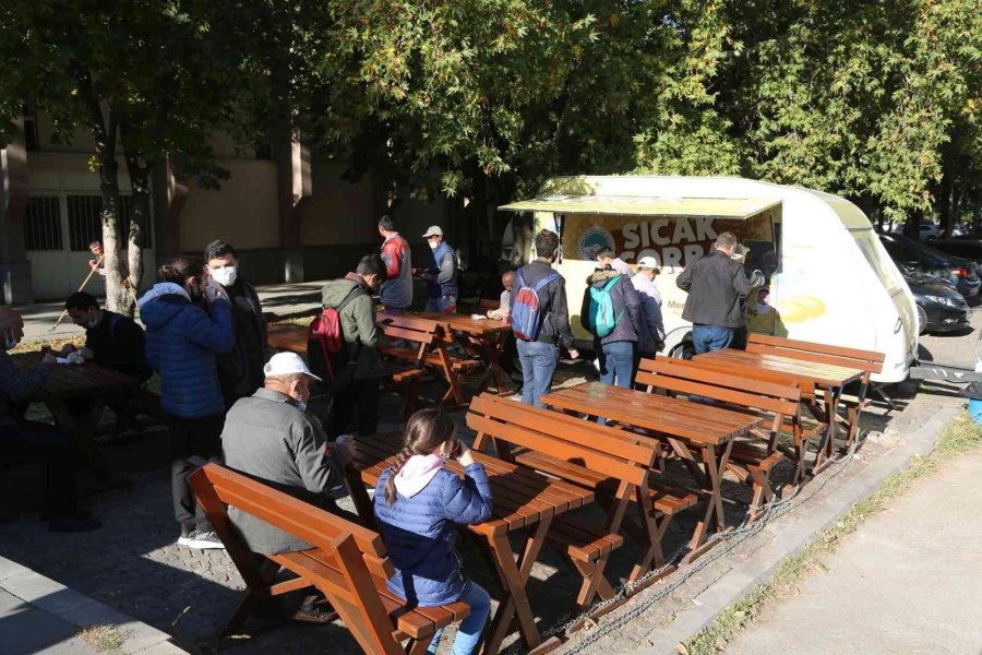 Büyükşehir Kütüphanelerinde Çay, Çorba Ve İnternet Ücretsiz