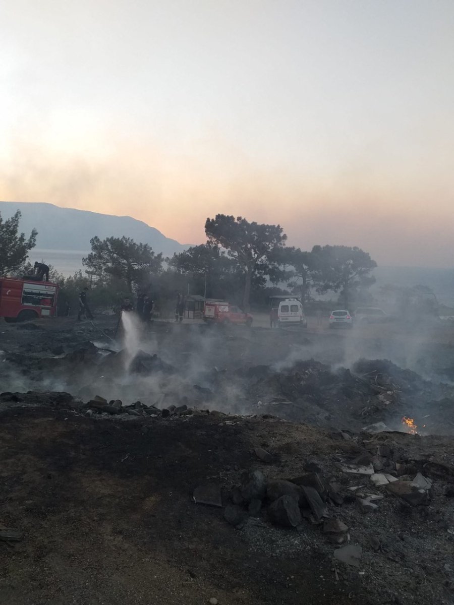 Büyükşehir İtfaiyesi, Mersin’deki Orman Yangınlarını İçin Canla Başla Görev Yaptı