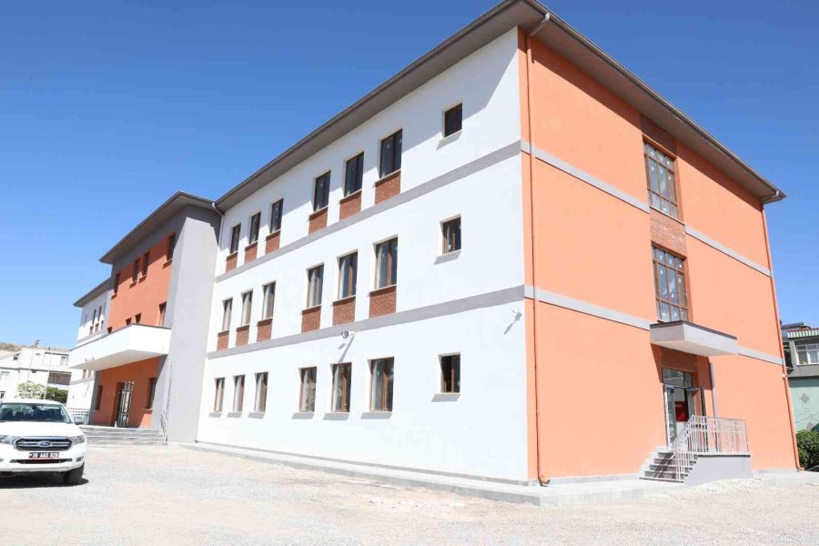 Başkan Palancıoğlu, Danışmentgazi Mahallesin’deki 20 Derslikli İlkokulda İncelemelerde Bulundu