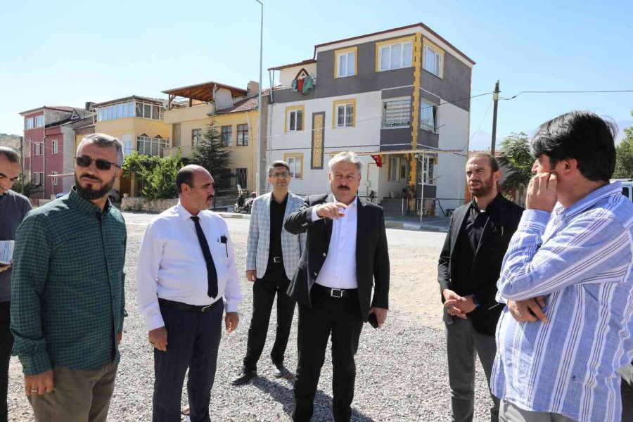 Başkan Palancıoğlu, Danışmentgazi Mahallesin’deki 20 Derslikli İlkokulda İncelemelerde Bulundu