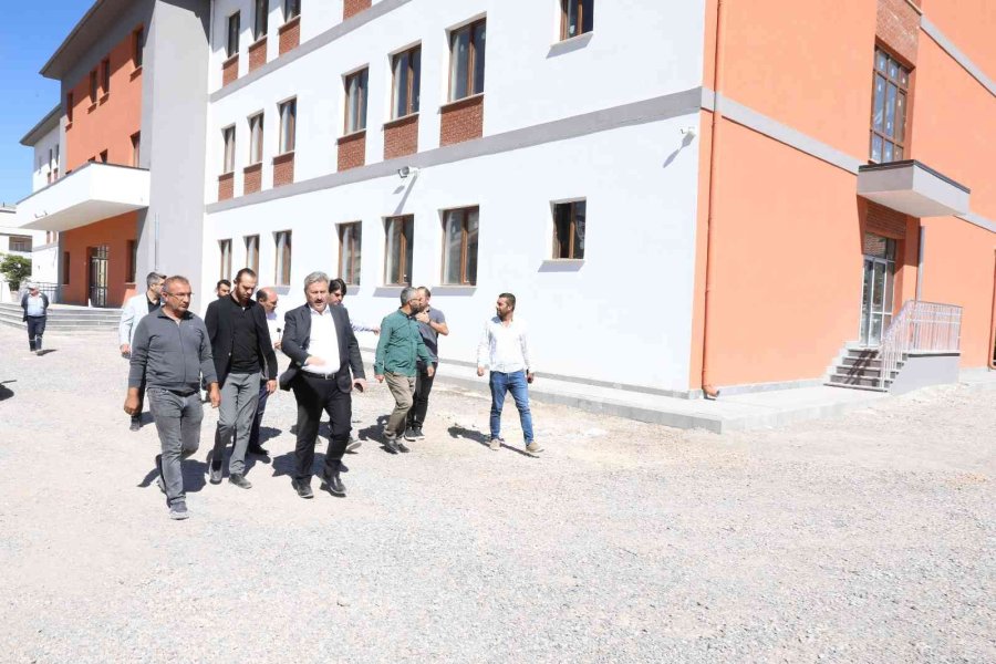 Başkan Palancıoğlu, Danışmentgazi Mahallesin’deki 20 Derslikli İlkokulda İncelemelerde Bulundu