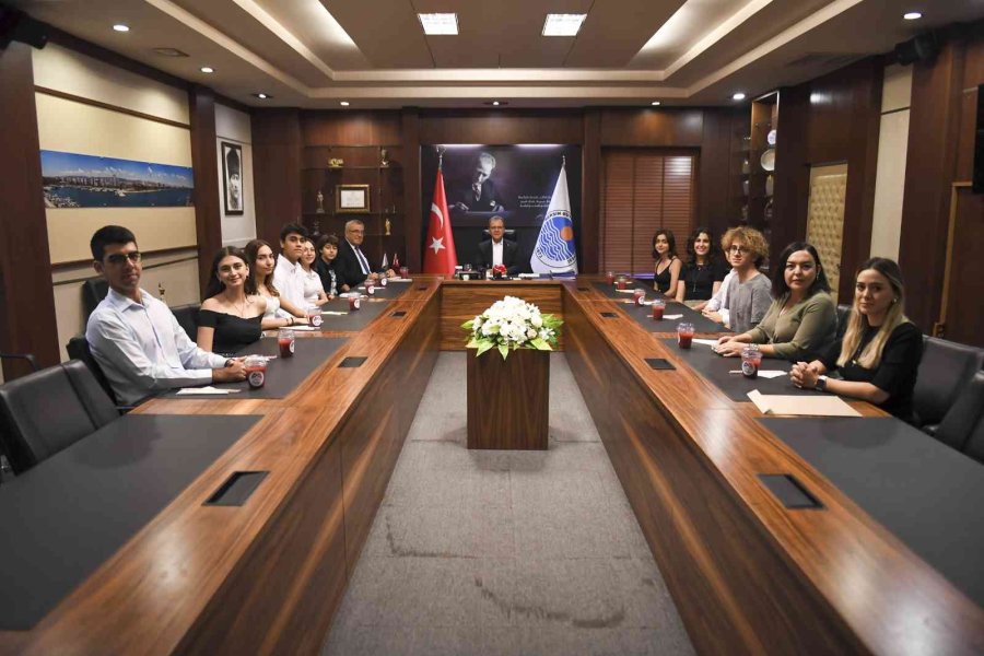 Oberhausen’den Dönen Öğrenciler, Başkan Seçer İle Buluştu