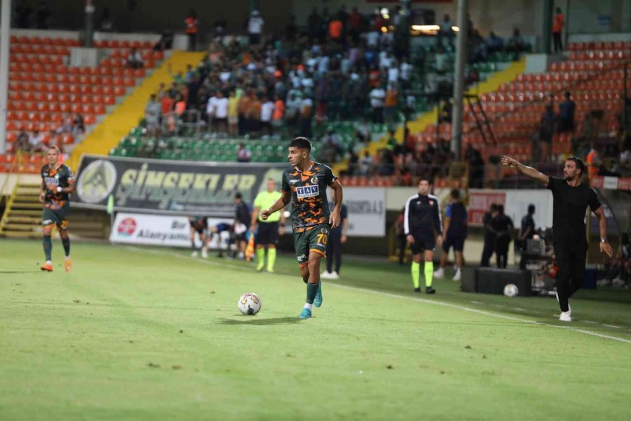 Spor Toto Süper Lig: Corendon Alanyaspor: 0 - Mke Ankaragücü: 0 (ilk Yarı)