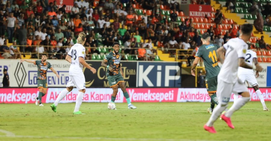 Spor Toto Süper Lig: Corendon Alanyaspor: 0 - Mke Ankaragücü: 0 (ilk Yarı)