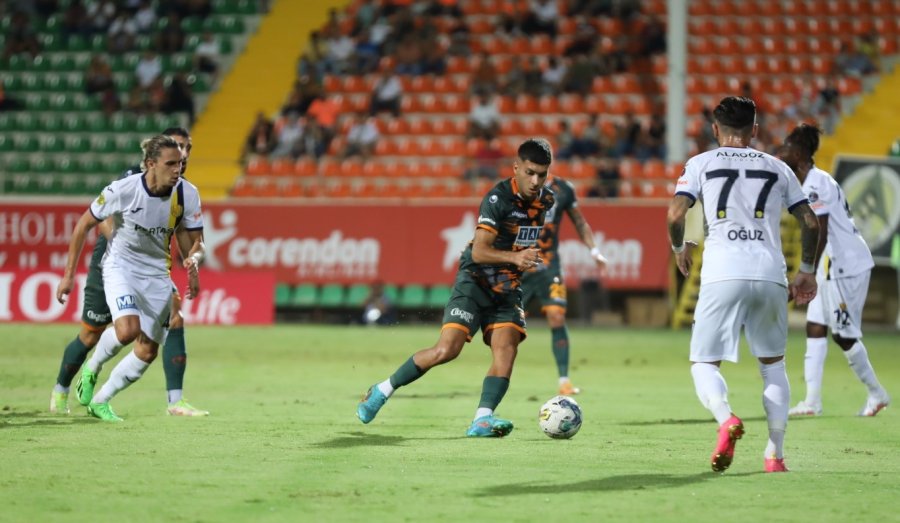 Spor Toto Süper Lig: Corendon Alanyaspor: 0 - Mke Ankaragücü: 0 (ilk Yarı)