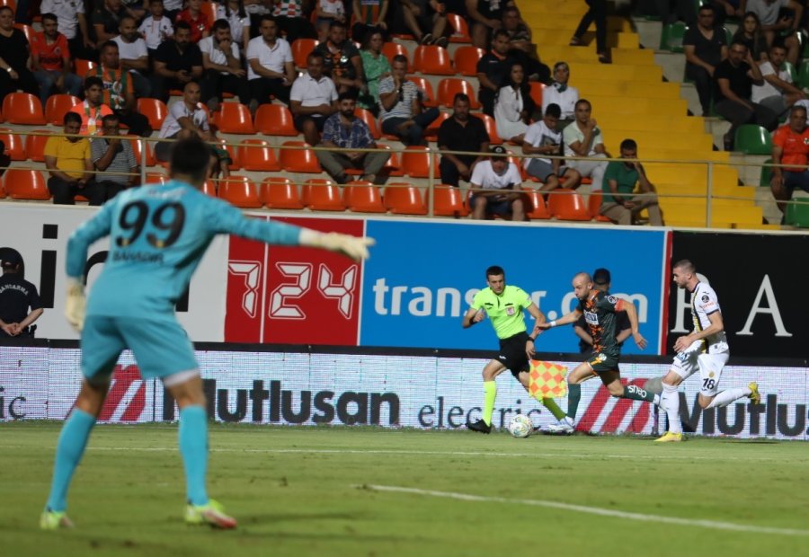 Spor Toto Süper Lig: Corendon Alanyaspor: 0 - Mke Ankaragücü: 0 (ilk Yarı)