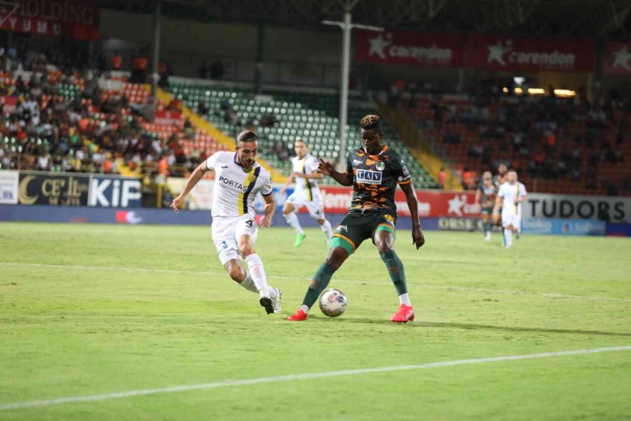 Spor Toto Süper Lig: Corendon Alanyaspor: 0 - Mke Ankaragücü: 0 (ilk Yarı)