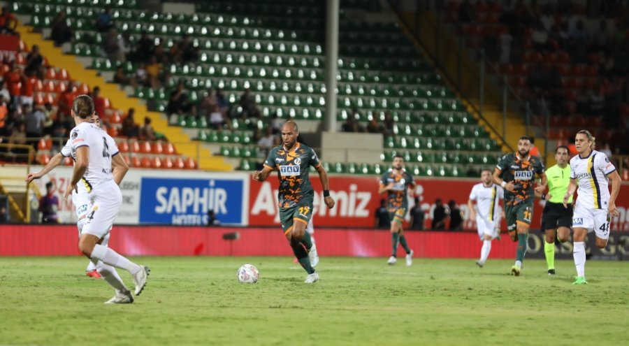 Spor Toto Süper Lig: Corendon Alanyaspor: 0 - Mke Ankaragücü: 0 (ilk Yarı)