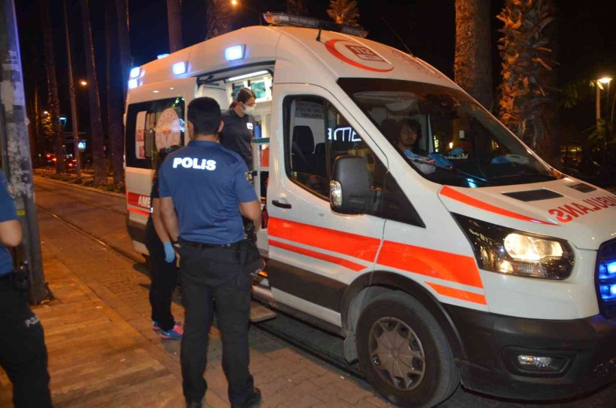 Elektrikli Scooterlar Tramvay Yolunda Kafa Kafaya Çarpıştı: 2 Yaralı