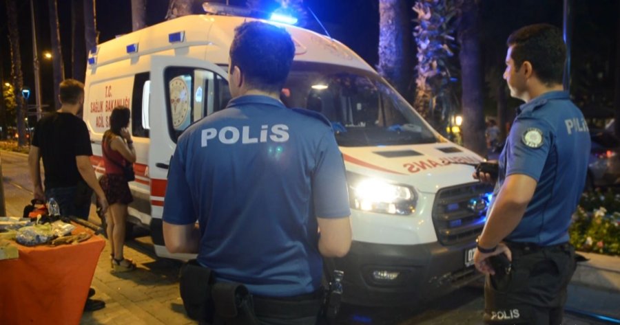 Elektrikli Scooterlar Tramvay Yolunda Kafa Kafaya Çarpıştı: 2 Yaralı