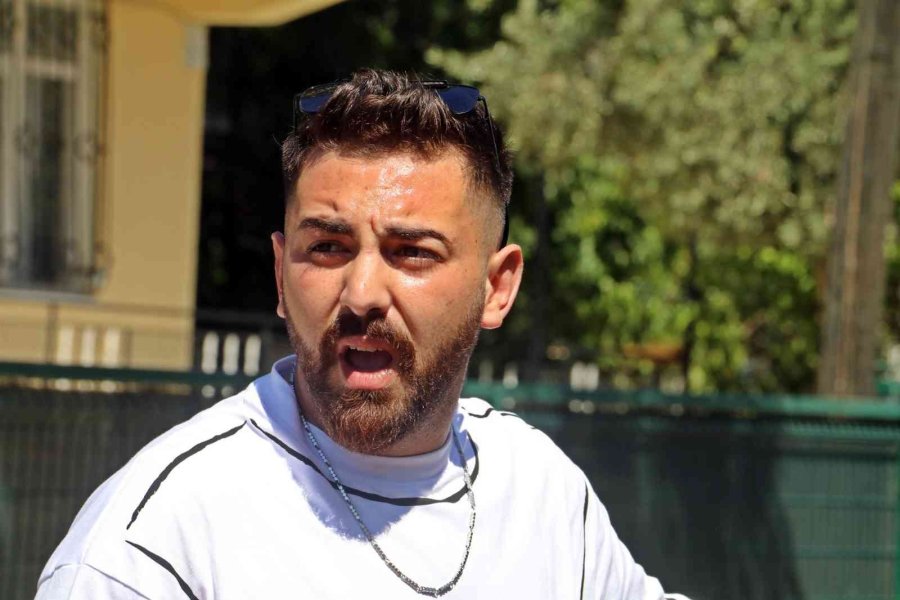 Yavruyken Aldığı Can Dostu Gözlerinin Önünde Otomobilin Altında Kaldı, Gözyaşlarına Boğuldu