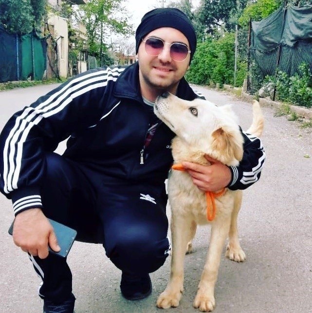 Yavruyken Aldığı Can Dostu Gözlerinin Önünde Otomobilin Altında Kaldı, Gözyaşlarına Boğuldu