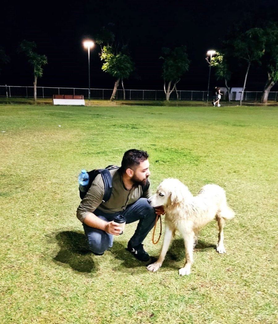 Yavruyken Aldığı Can Dostu Gözlerinin Önünde Otomobilin Altında Kaldı, Gözyaşlarına Boğuldu