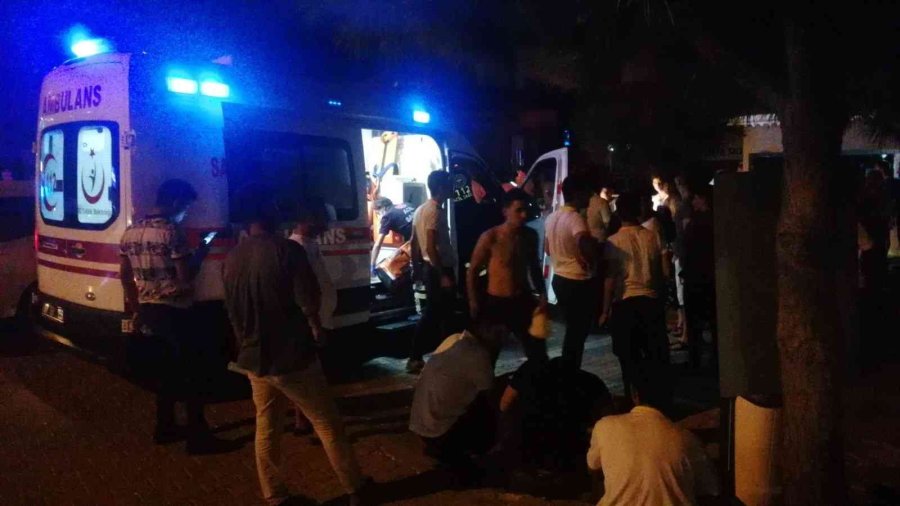 Otel Mutfağındaki Yangında 7 Personel Dumandan Etkilendi