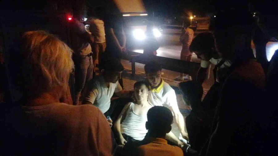 Otel Mutfağındaki Yangında 7 Personel Dumandan Etkilendi