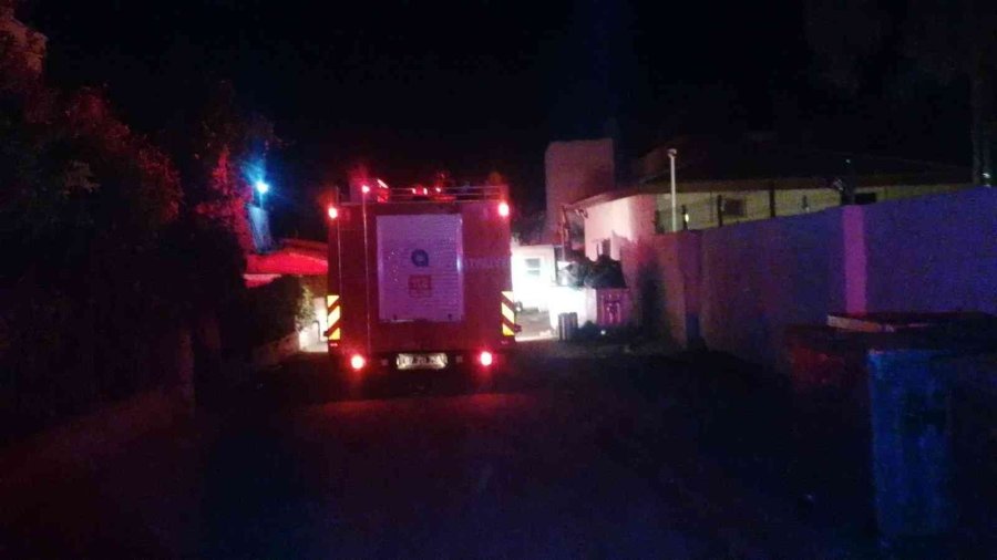 Otel Mutfağındaki Yangında 7 Personel Dumandan Etkilendi