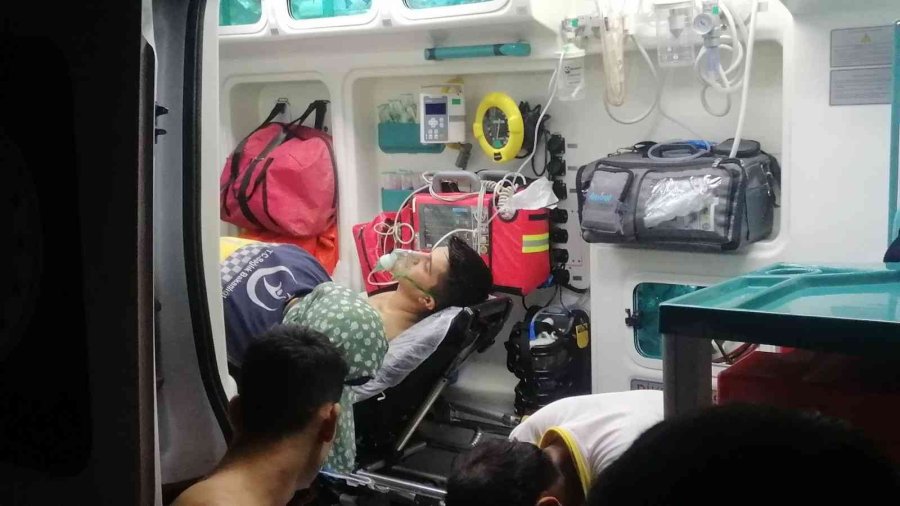 Otel Mutfağındaki Yangında 7 Personel Dumandan Etkilendi