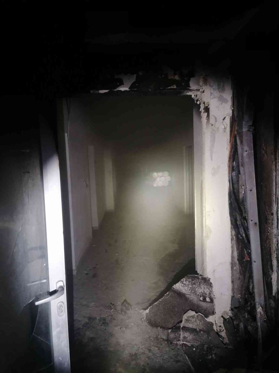 Otel Mutfağındaki Yangında 7 Personel Dumandan Etkilendi