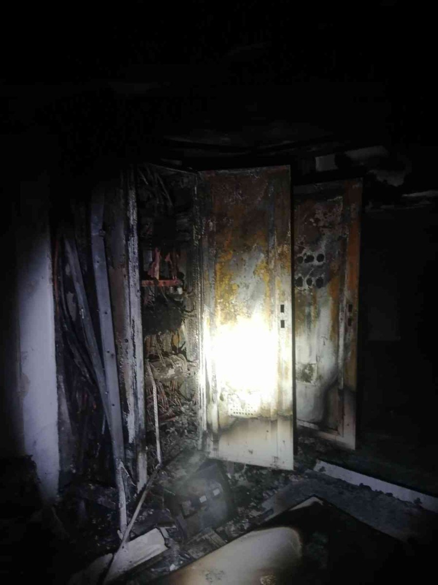 Otel Mutfağındaki Yangında 7 Personel Dumandan Etkilendi