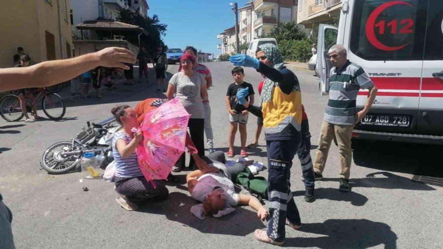 Kazada Yaralanan Kadına Şemsiyeli Koruma