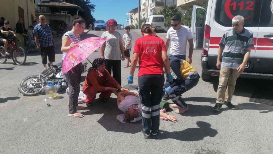 Kazada Yaralanan Kadına Şemsiyeli Koruma