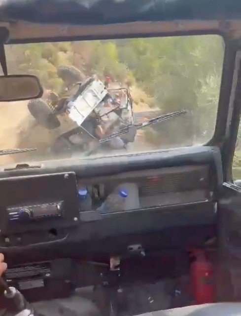 Antalya’da Turistleri Taşıyan Cip Safari Aracı Devrildi