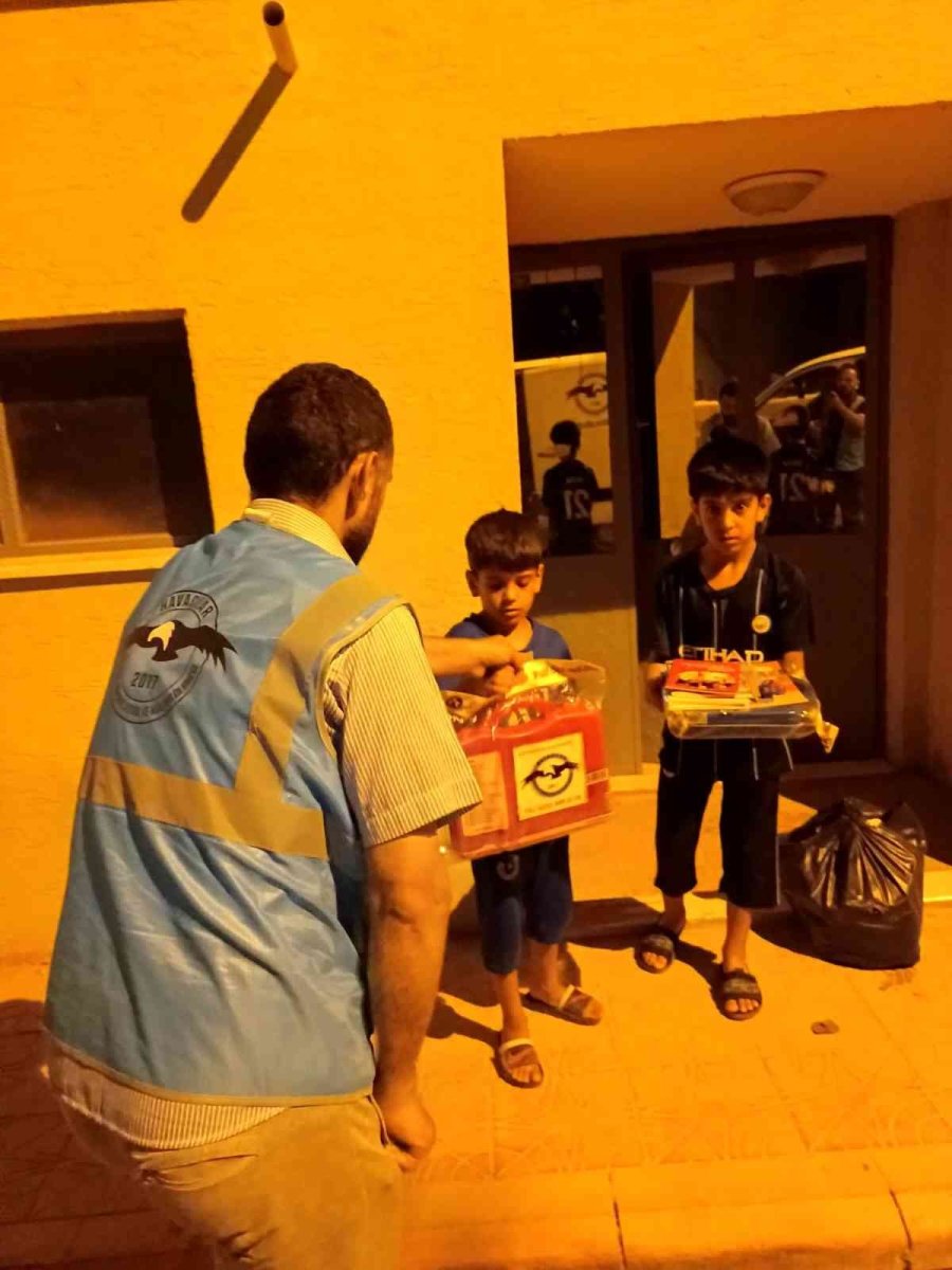 Gönüllü Havacılardan Minik Kalplere Kırtasiye Malzemesi Yardımı