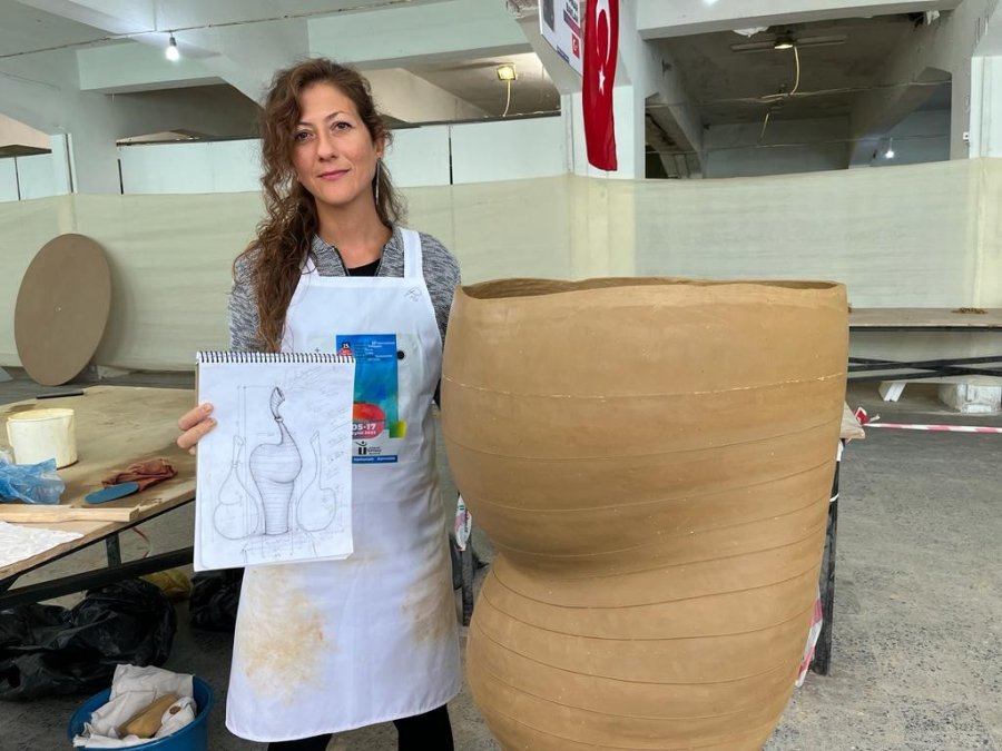 Bu Silüetin Hikayesi Boğazları Düğümlüyor