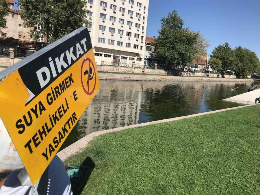 Arkadaşlarının Boğulduğu Noktada ‘bizden Hızlısı Mezarda’ Diyerek Yüzdüler