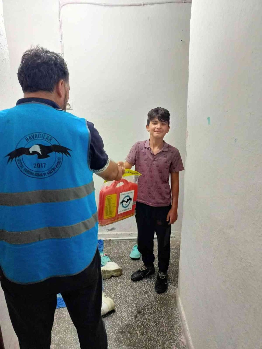 Gönüllü Havacılardan Minik Kalplere Kırtasiye Malzemesi Yardımı