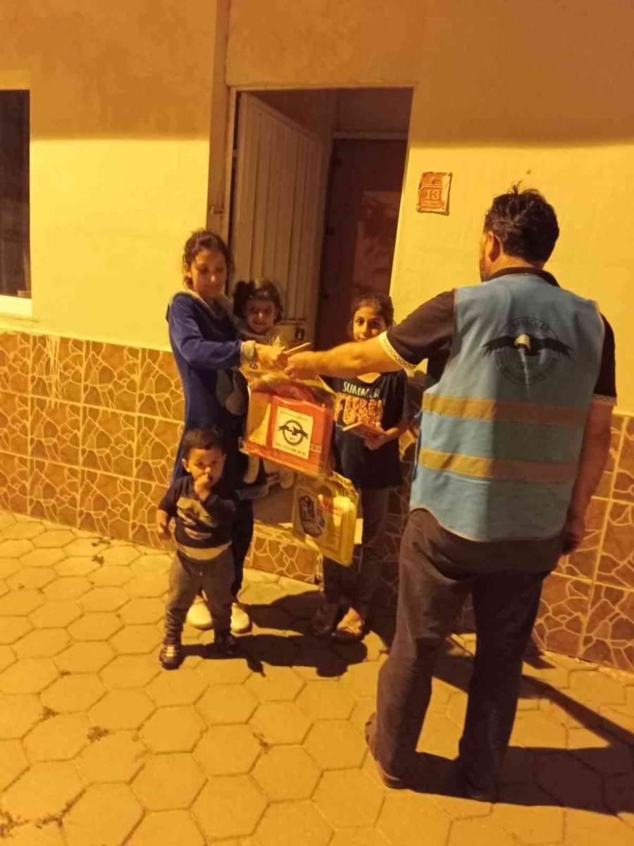 Gönüllü Havacılardan Minik Kalplere Kırtasiye Malzemesi Yardımı