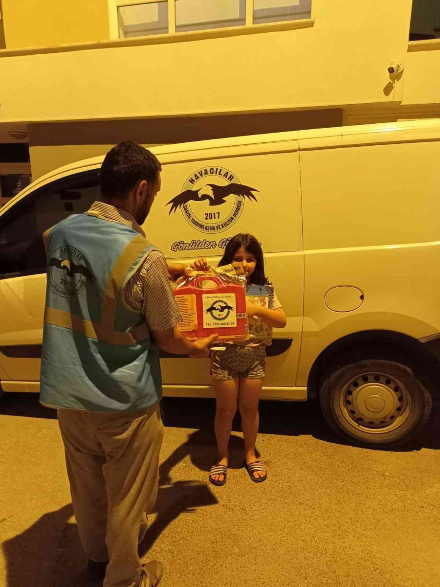 Gönüllü Havacılardan Minik Kalplere Kırtasiye Malzemesi Yardımı