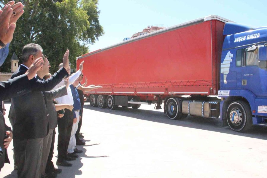 Karaman’da Pakistan’a İki Tır Dolusu Yardım Malzemesi